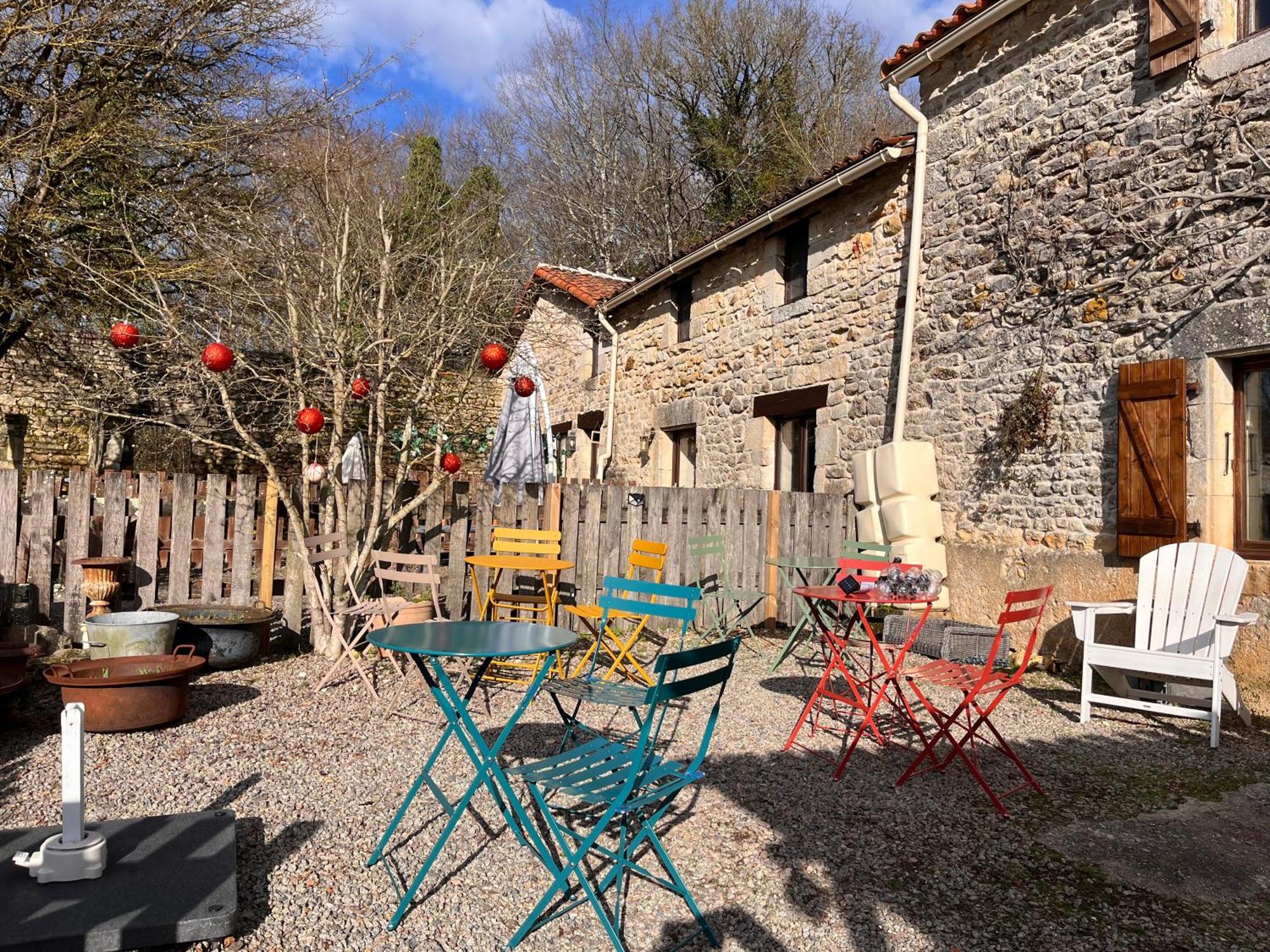 Le Plantier 1 Apartment Beaulieu-sur-Sonnette Exterior foto