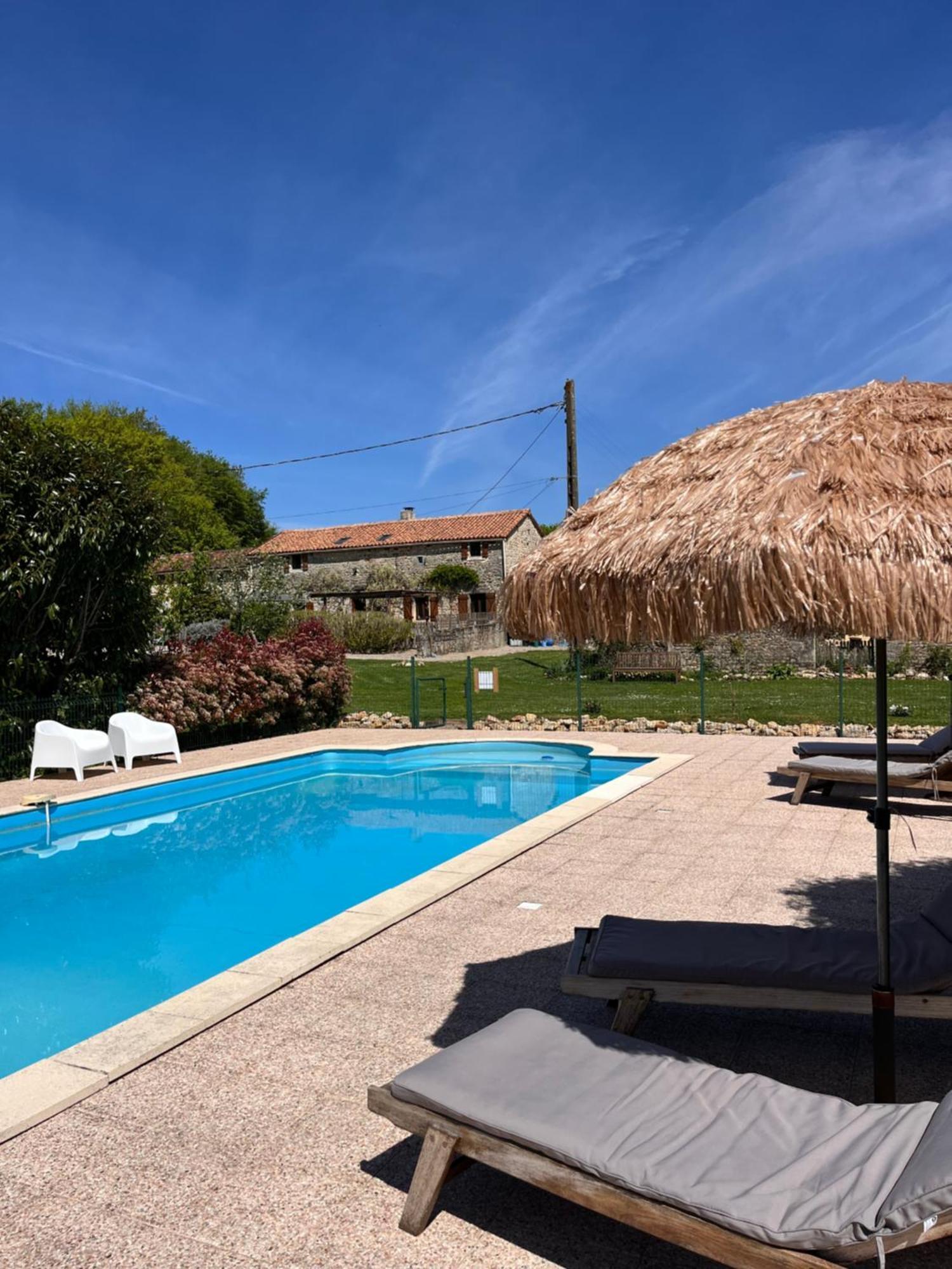 Le Plantier 1 Apartment Beaulieu-sur-Sonnette Exterior foto