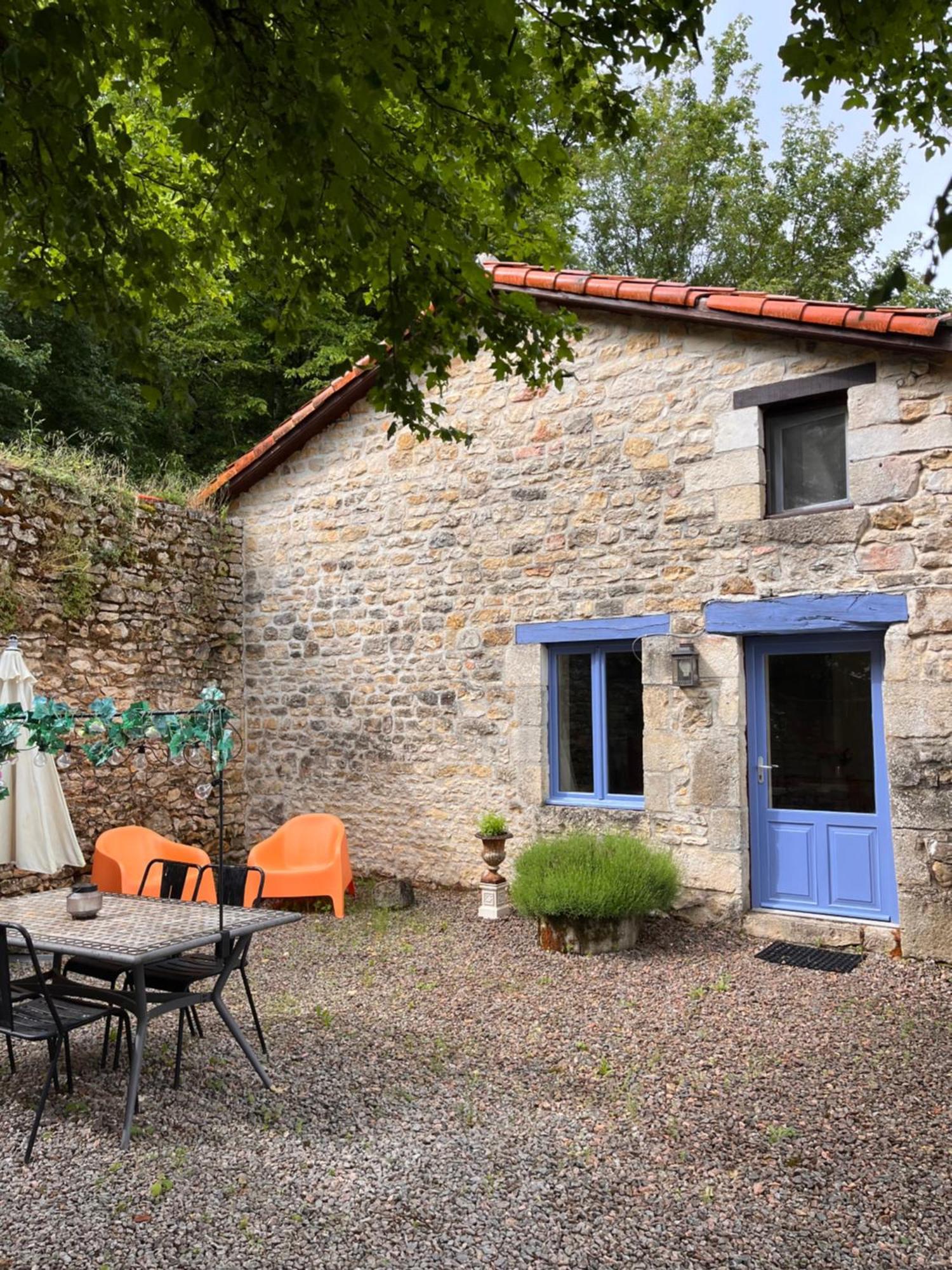 Le Plantier 1 Apartment Beaulieu-sur-Sonnette Exterior foto